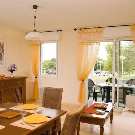 Charming With Dishwasher Located At A Golf Course Appartement