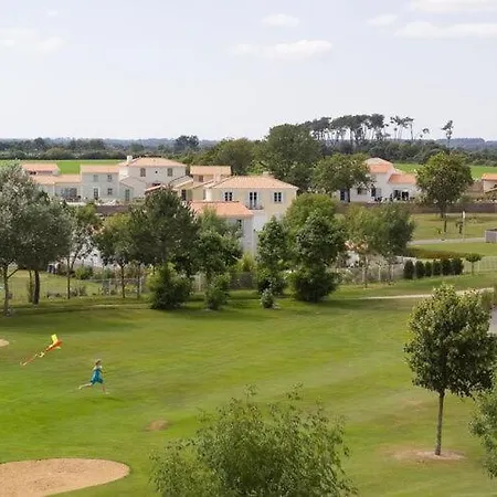 Charming With Dishwasher Located At A Golf Course Appartement *