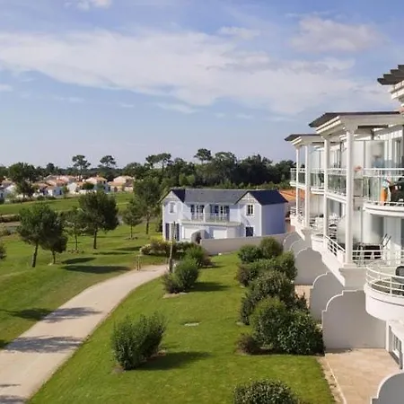 Charming With Dishwasher Located At A Golf Course Appartement *